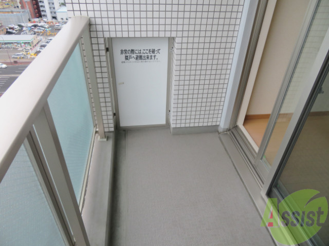 バルコニー　バルコニーは幅があり、広い印象を受けました。