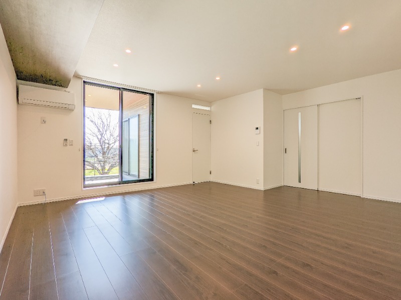 居室・リビング　図面と現状に相違がある場合には現状を優先