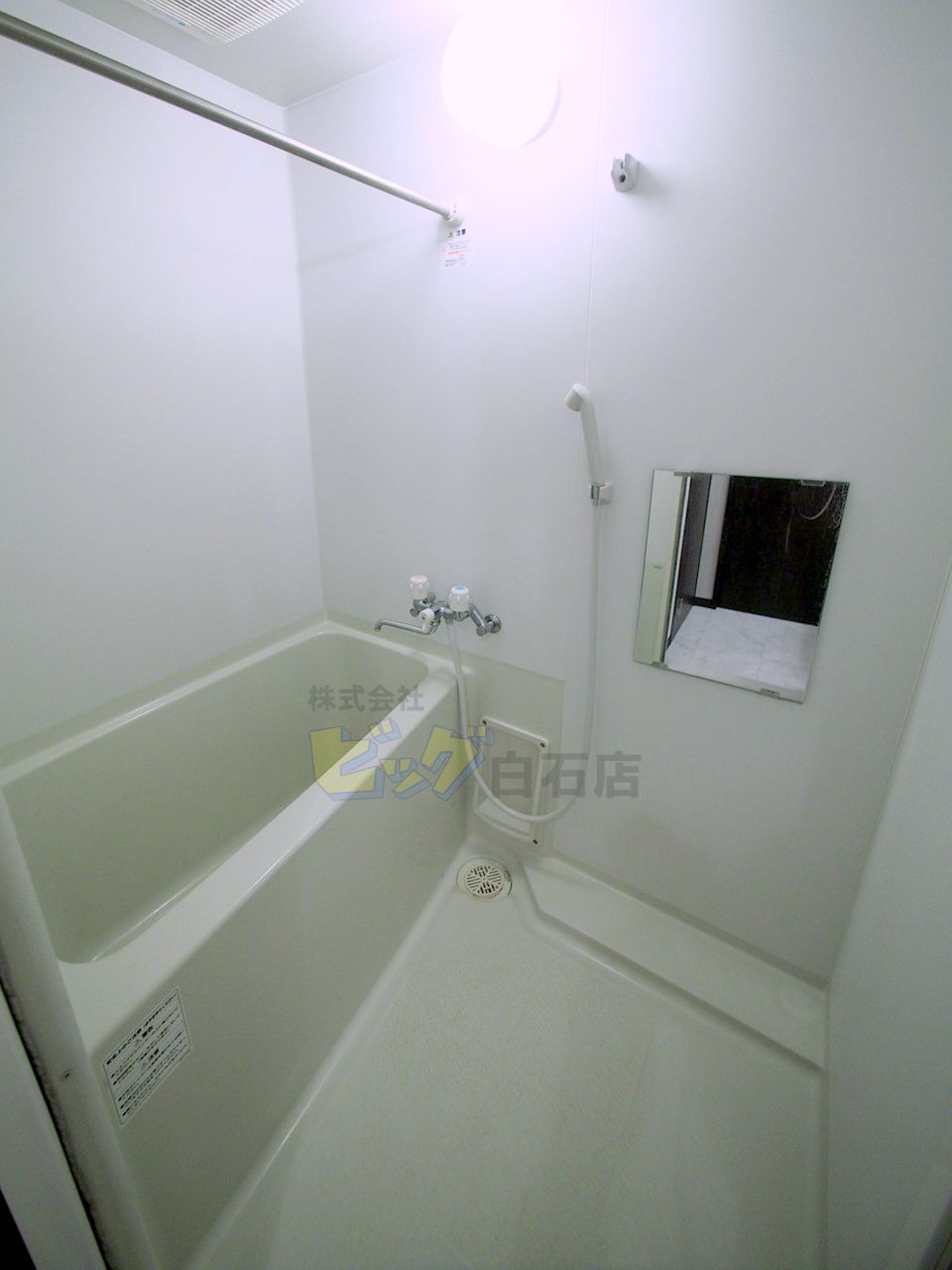 バス・シャワールーム　広々タイプのお風呂です♪