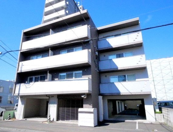 建物外観　設備充実の広々１ＬＤKです♪