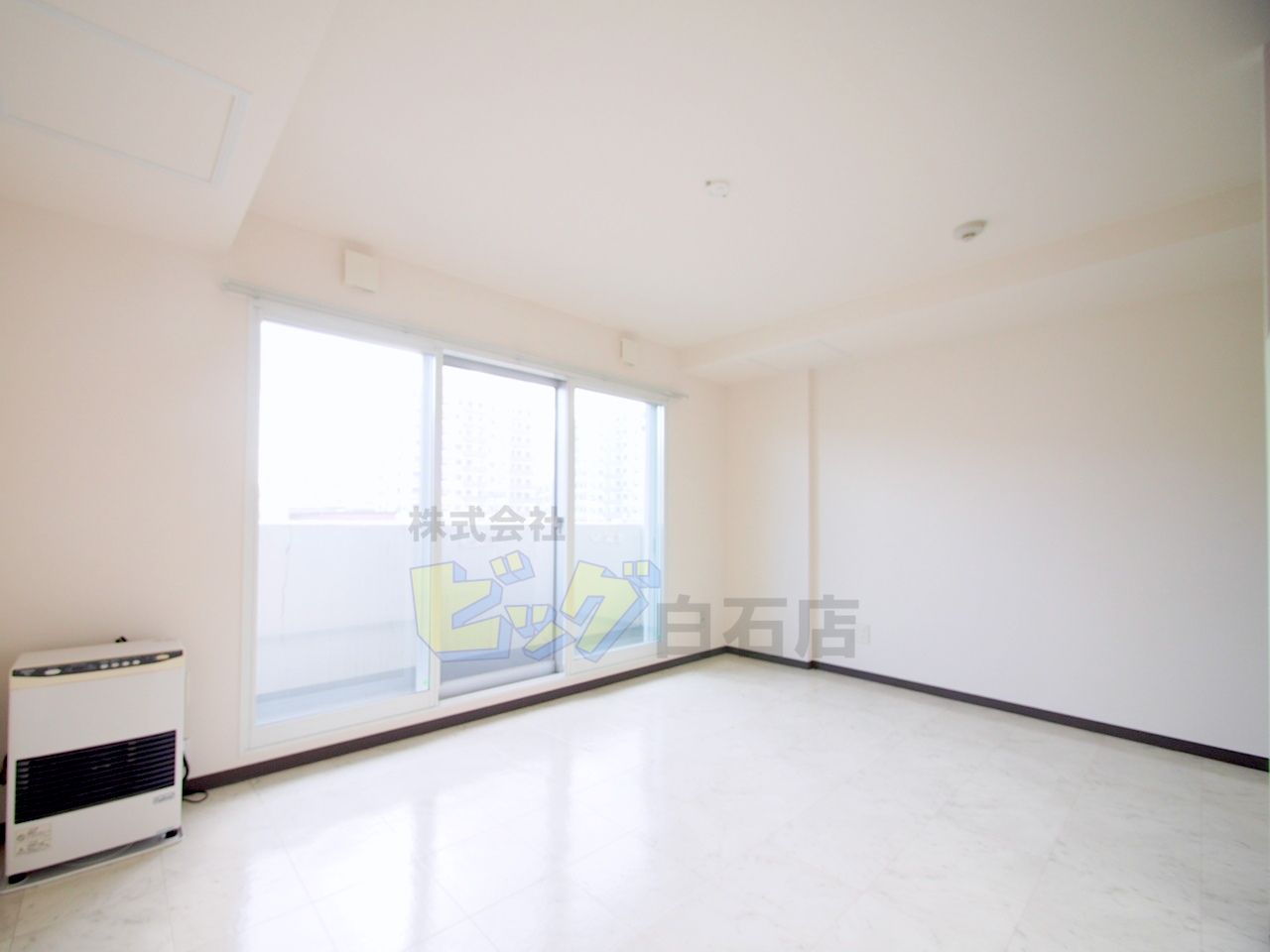 居室・リビング　日当たり良好で明るいリビングです♪