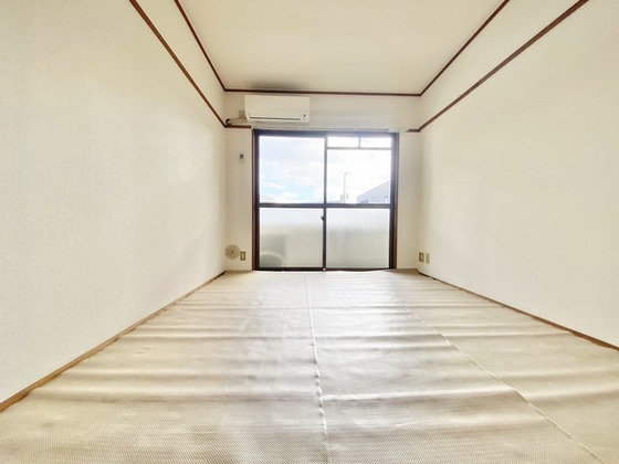 居室・リビング　※別部屋の写真です