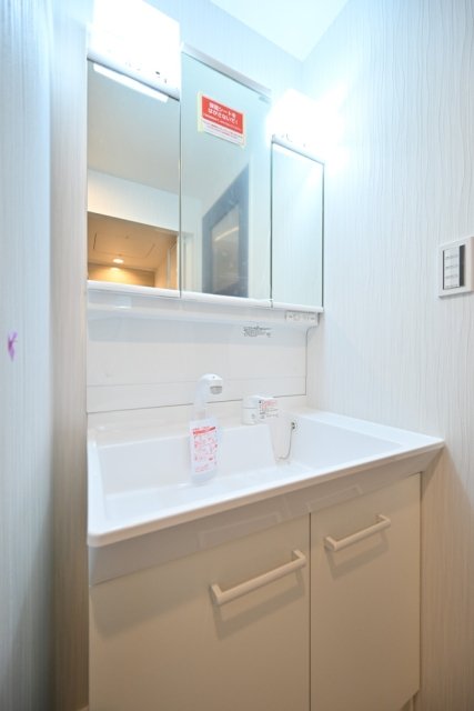 洗面設備　使いやすい独立洗面台です