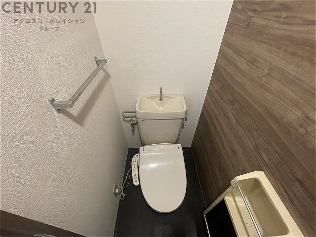 トイレ　温水洗浄暖房便座ついてます♪