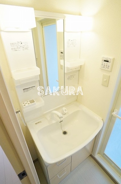 洗面設備　身支度に欠かせない独立洗面台♪