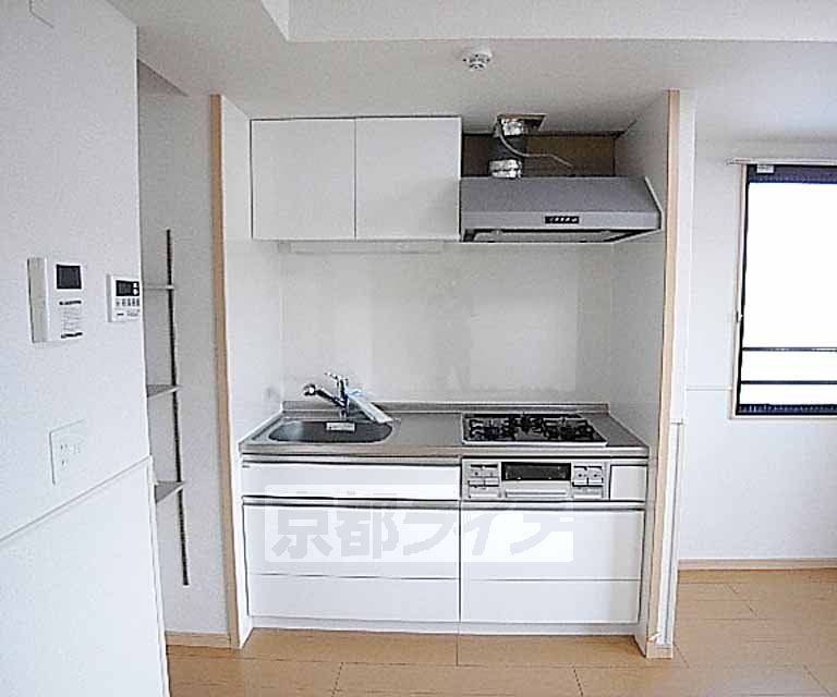 キッチン　システムキッチン搭載の大きなキッチンです。