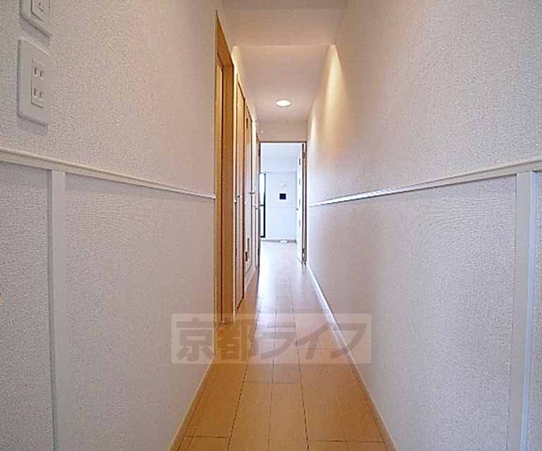 その他部屋・スペース　木の温もりを感じる廊下