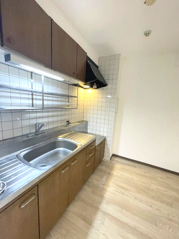 キッチン　イメージとして同建物他部屋を表示しています