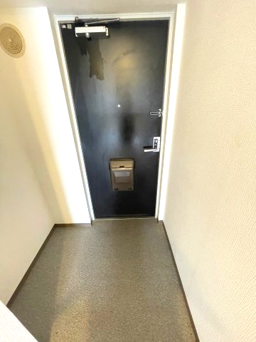 玄関　(参考)同イメージとして同建物他部屋を表示しています