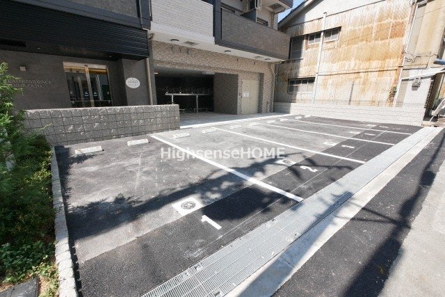 駐車場　駐車場に車を止められます