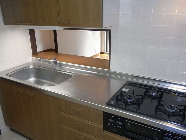 キッチン　3口ガスコンロ付きシステムキッチン