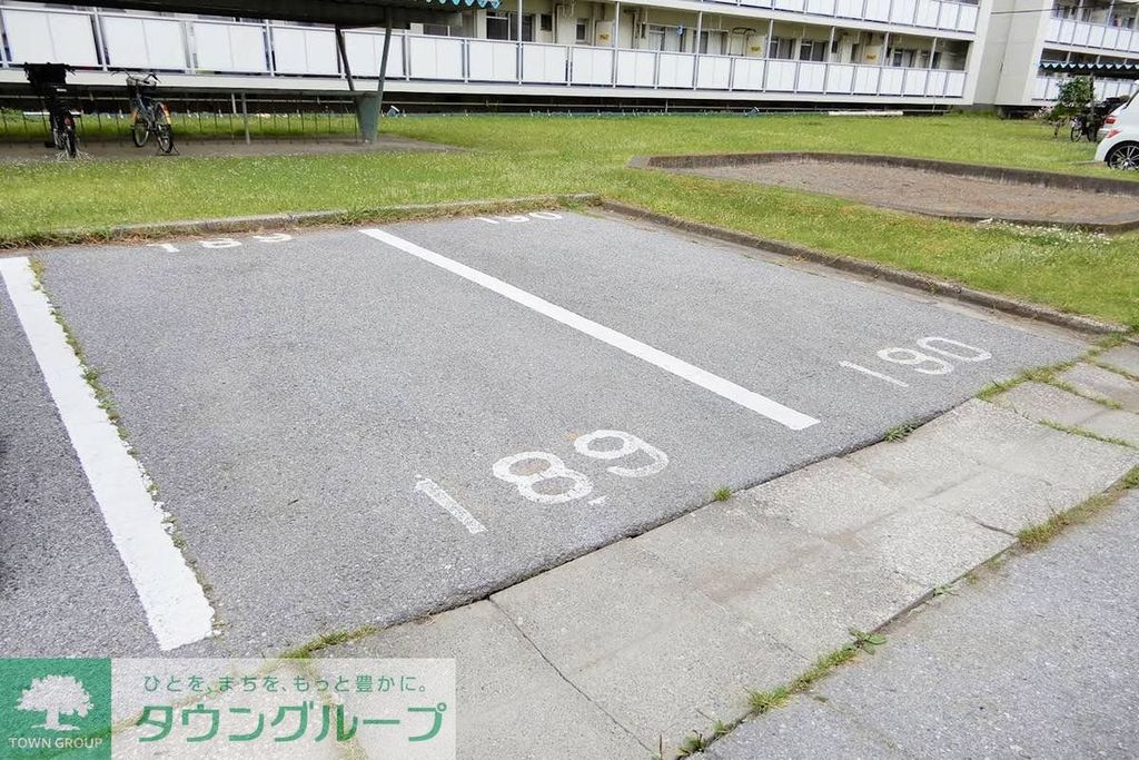 駐車場　駐車場