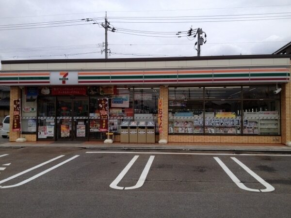 その他　ファミリーマート（その他）まで550m