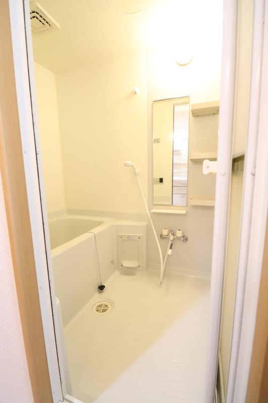 バス・シャワールーム　２　追い焚き機能付きバス