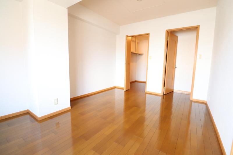 収納　洋室９帖のウォークインクローゼット