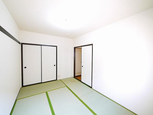 その他部屋・スペース　開放的な寝室です