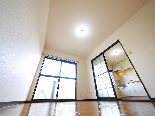 居室・リビング　使いやすい居間です