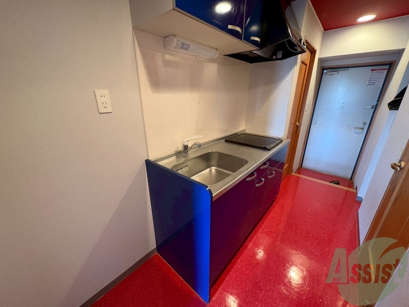 キッチン　キッチンの調理台が広いので料理が捗りますね。