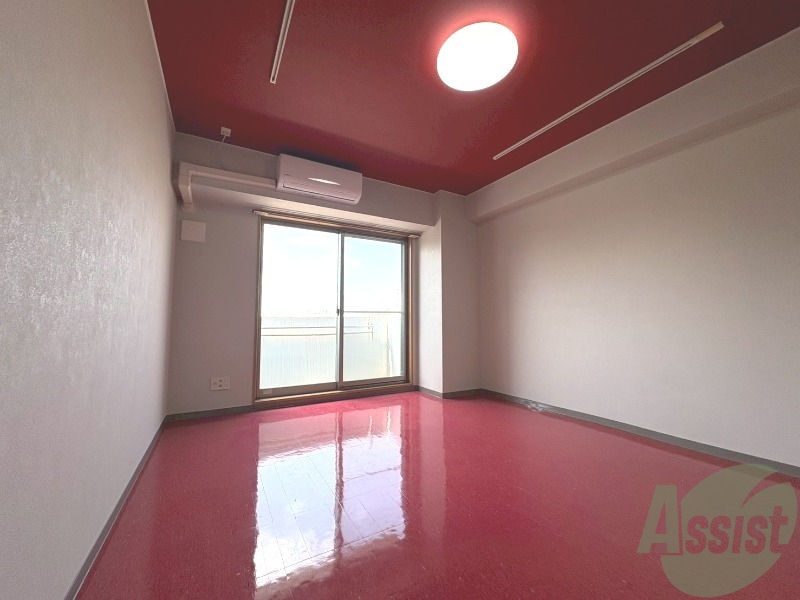 その他部屋・スペース　お部屋が広いのでベッドを置いても狭く感じないです。