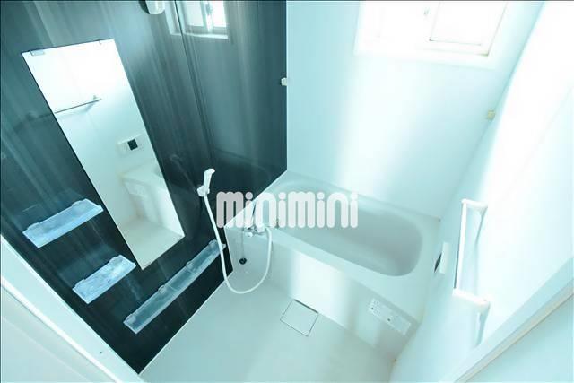 バス・シャワールーム　鏡付きの浴室です♪