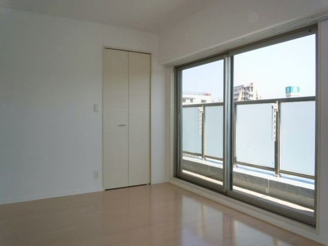 その他部屋・スペース　【居間・リビング】上階南側洋室