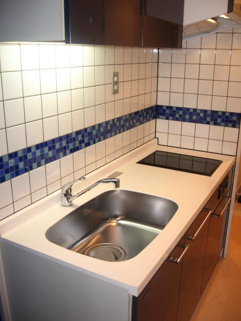 キッチン　コンパクトなキッチンで掃除もラクラク