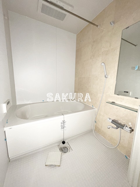 バス・シャワールーム　嬉しい追い焚き・浴室乾燥機付きです♪