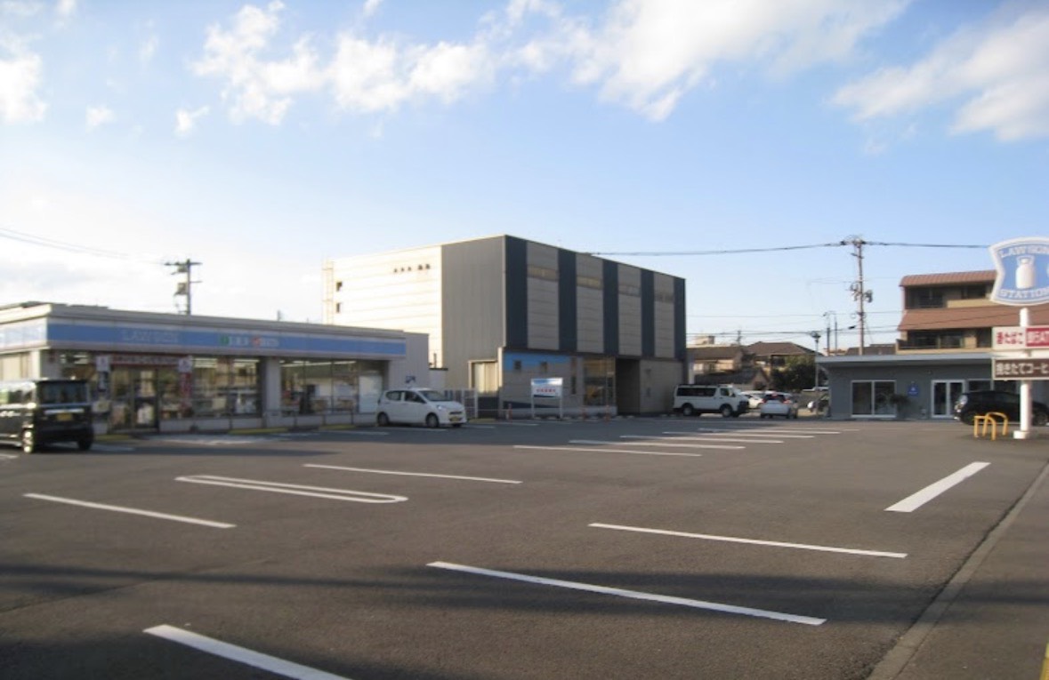 コンビニ　ローソン 大分中島中央二丁目店（コンビニ）まで50m