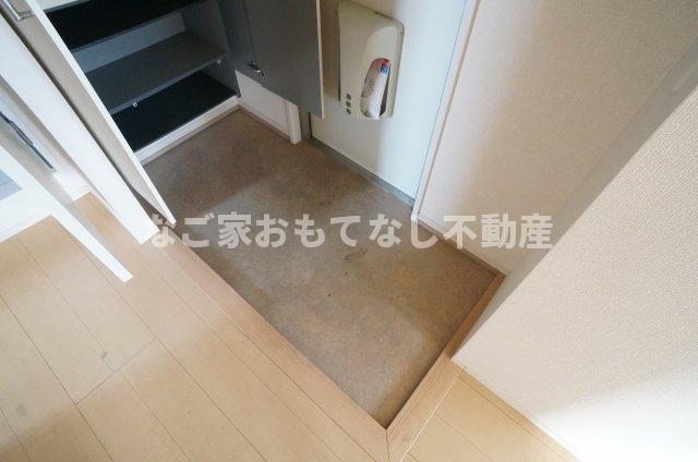 玄関　※写真は別号室