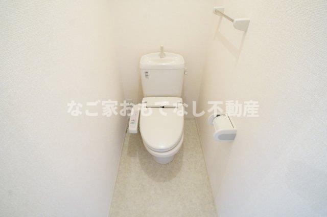 トイレ　※写真は別号室