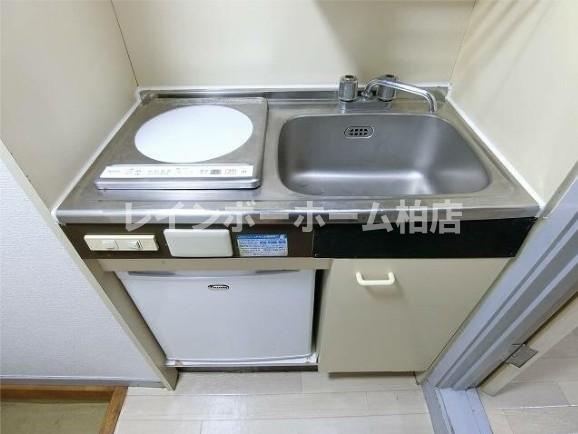 キッチン　※別部屋反転タイプ写真。