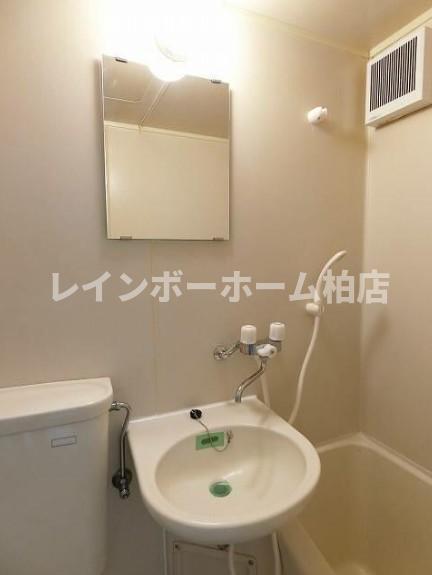 洗面設備　※別部屋反転タイプ写真。