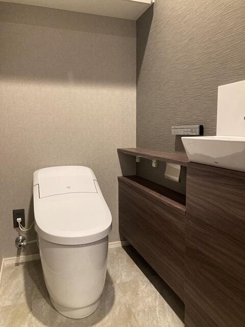 トイレ　※写真は同タイプ住戸です。