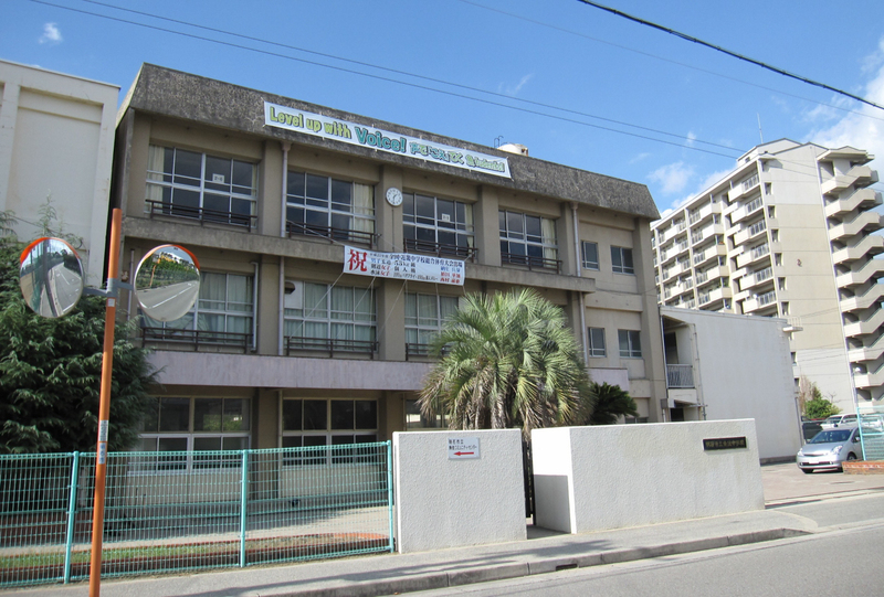 中学校　魚住中学校（中学校）まで1938m