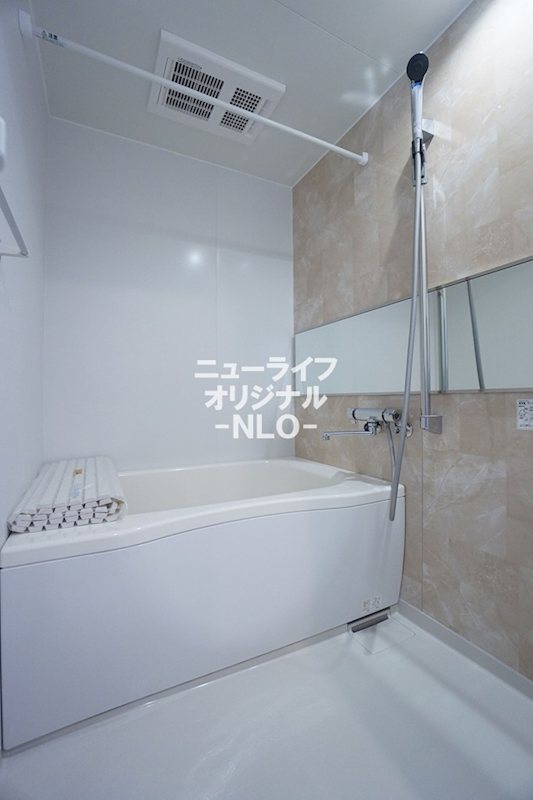 バス・シャワールーム　浴室乾燥機付き☆デザイン性にも高級感溢れるバスルーム☆