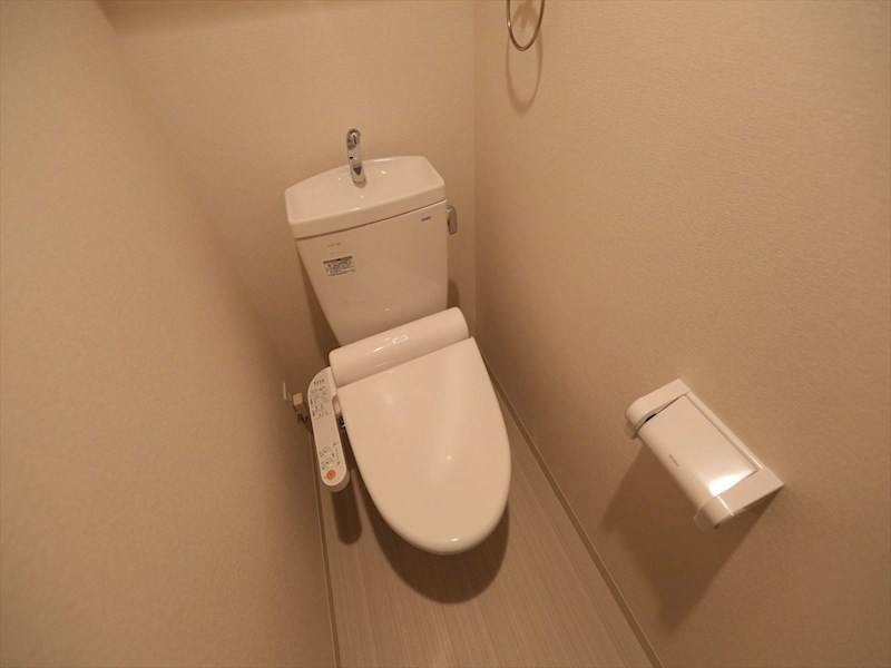 トイレ　温水洗浄暖房便座付トイレ