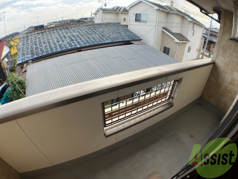 バルコニー　バルコニーは洗濯物を干すのに十分な広さがありますね。