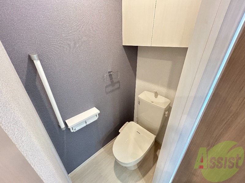 トイレ　トイレはこちら。嬉しい温水洗浄便座付です。