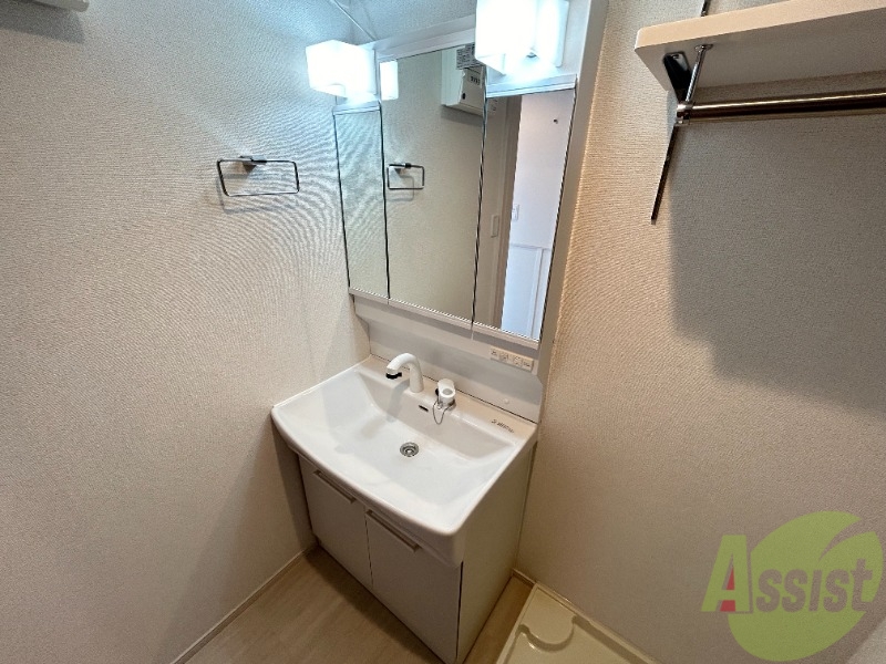 洗面設備　洗面台は独立しております。朝の身支度にどうぞ。