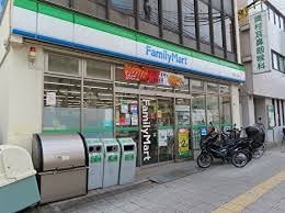 コンビニ　ファミリーマート 梅香三丁目店（コンビニ）まで424m
