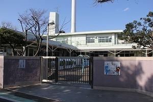 幼稚園・保育園　烏山保育園（幼稚園・保育園）まで104m