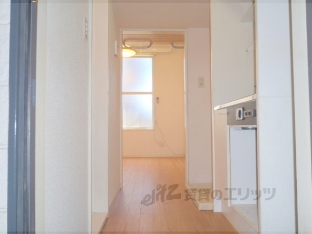 その他部屋・スペース　フローリングのキレイな廊下です。