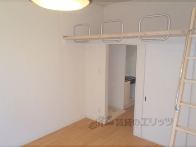 居室・リビング　フローリングのキレイな洋室です。