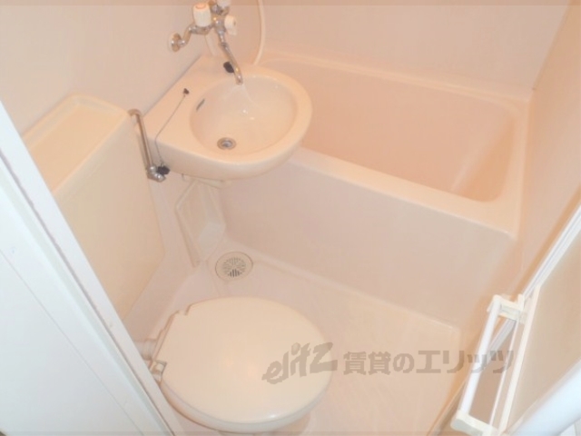 バス・シャワールーム　３点ユニットバスです。