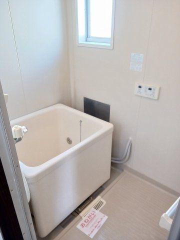 バス・シャワールーム　落ち着いた空間のお風呂です