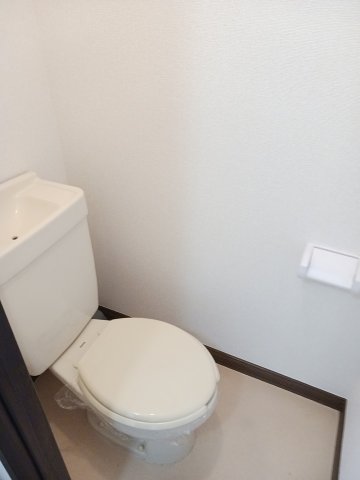 トイレ　清潔感のあるトイレです