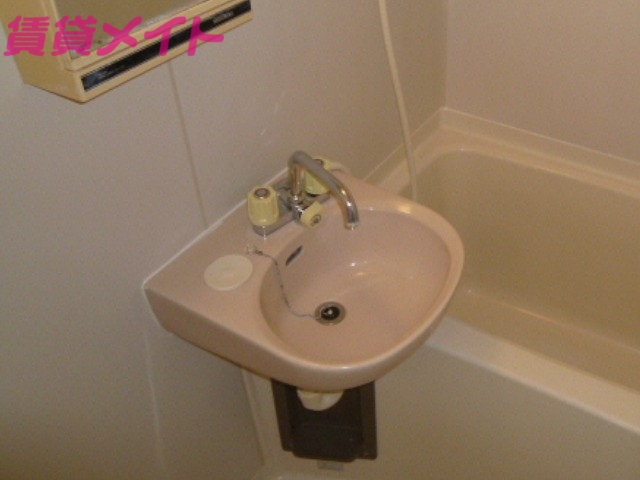 洗面設備　同型参考写真