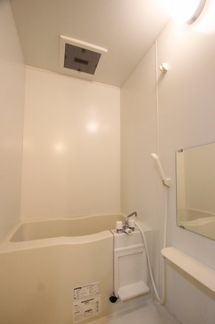 バス・シャワールーム　同物件、別号室のものです。