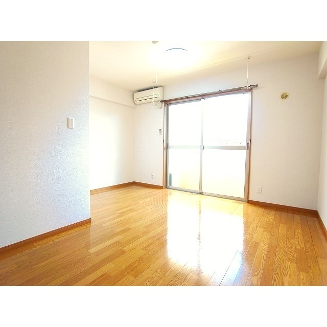 居室・リビング　同間取り２０５号室の写真