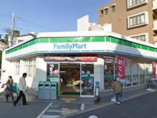 コンビニ　ファミリーマート豊中若竹町店（コンビニ）まで482m